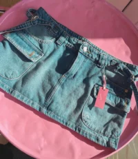 Falda cargo azul mujer Vanitty Falda cargo azul de mujer Vanitty con diseño moderno y urbano, prenda cómoda y funcional para looks descontracturados con estilo