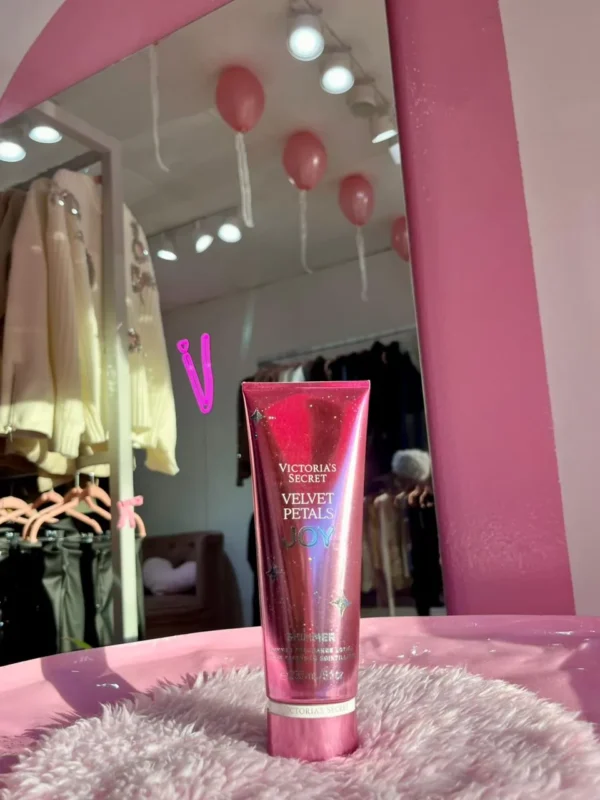 WhatsApp Image 2026-03-26 at 5.58.23 PM Crema Velvet Petals Joy – Victoria’s Secret