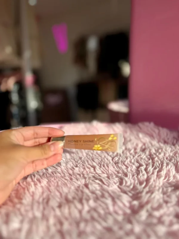 WhatsApp Image 2026-04-01 at 11.17.41 AM (2) Gloss Honey Shine – Victoria’s Secret