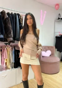 Suéter de Bremer con Hombro Descubierto – Nude