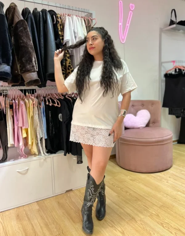 WhatsApp Image 2026-04-05 at 7.20.18 PM (2) Remerón de Jersey con Encaje – Blanco