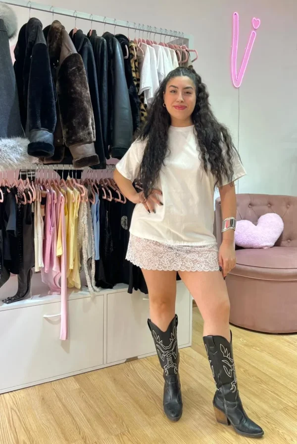 WhatsApp Image 2026-04-05 at 7.20.19 PM (2) Remerón de Jersey con Encaje – Blanco