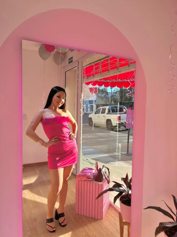 Vestido Vanitty con Plumas – Fucsia | Cápsula Vanitty