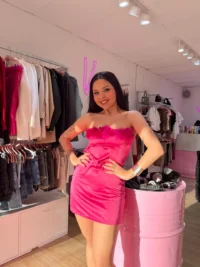 Vestido Vanitty con Plumas – Fucsia | Cápsula Vanitty