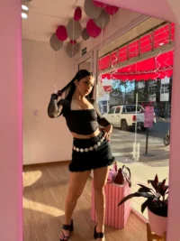 Falda Zarina con Plumas – Negro | Cápsula Vanitty