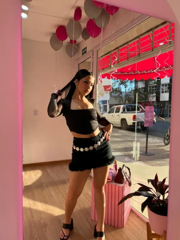 Falda Zarina con Plumas – Negro | Cápsula Vanitty