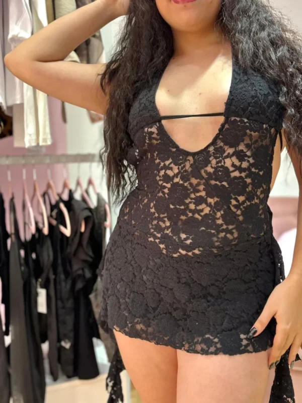 Vestido de Encaje con Volados – Negro
