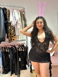 Vestido de Encaje con Volados – Negro