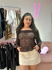 Blusa Encaje con Cuello Bote y Mangas Oxford – Chocolate