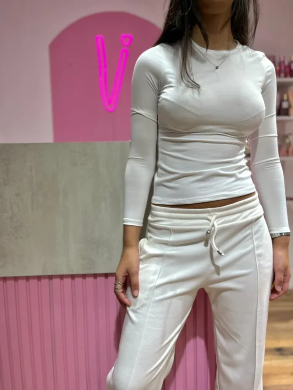 Remera Básica de Algodón Lycra Manga Larga – Cuello U