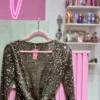 Blusa de Hilo con Lentejuelas y Buche Delantero