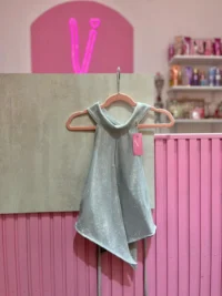 Blusa de Strass con Espalda Descubierta y Cuello Alto – Plata