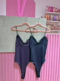 Body Musculosa de Microfibra con Tiras Ratón y Encaje Camisero