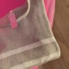 Suéter – Gris con líneas blancas